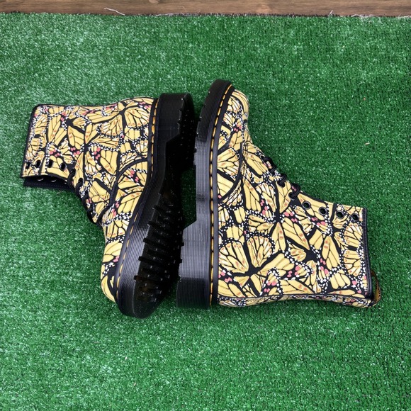 Dr. Martens 1460 Women's 6 Yellow Butterfly Suede Lace Up Combat Boots Rare New - Picture 5 of 16